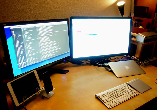 当時はMacBookAirにディスプレイアダプターでつなげてデュアルモニターにしていた